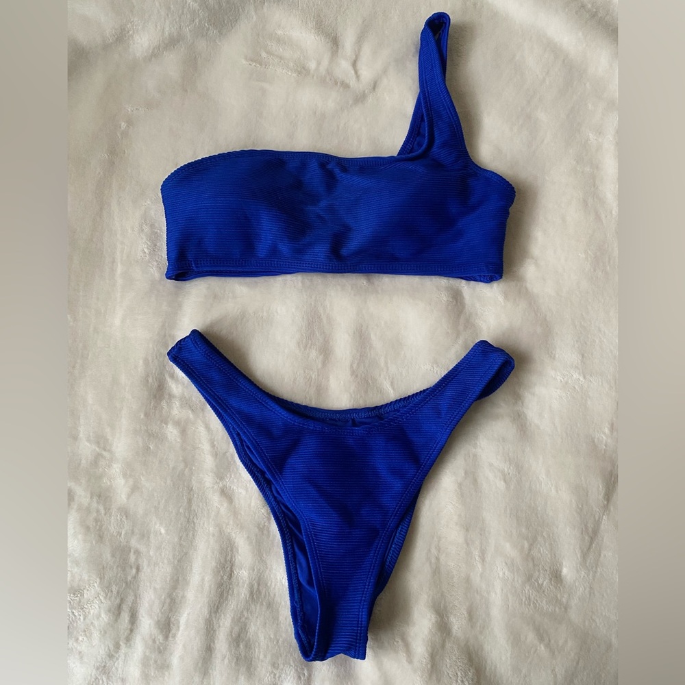 Blue one shoulder bathing suit bikini